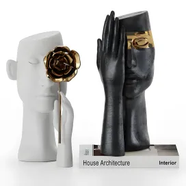 One eye face vases